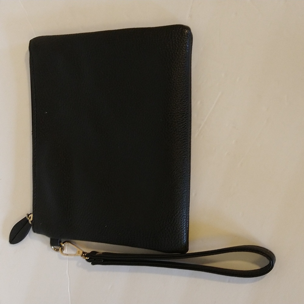 EUC. I'm💙. Large black pebbled leather wristlet.